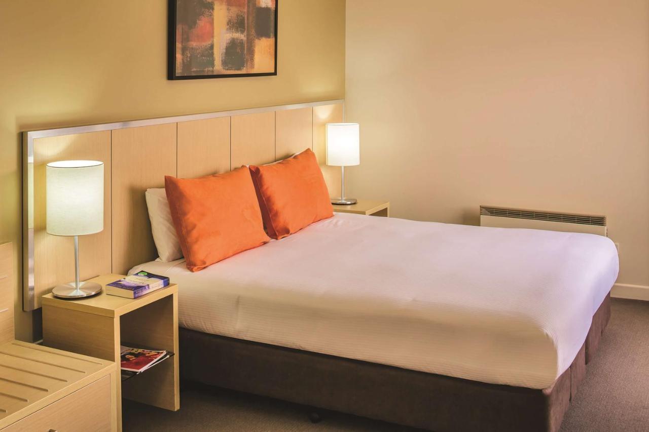 Travelodge Hotel Уелингтън Екстериор снимка