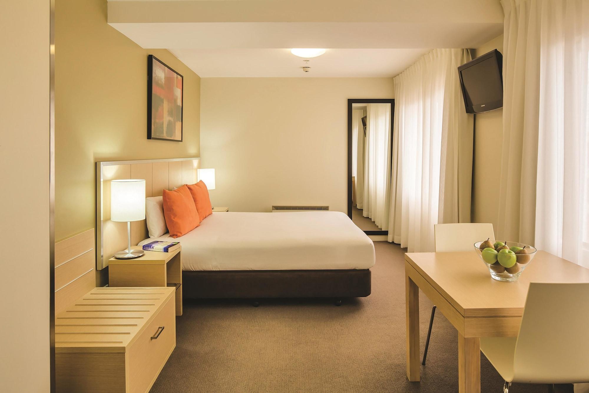 Travelodge Hotel Уелингтън Екстериор снимка