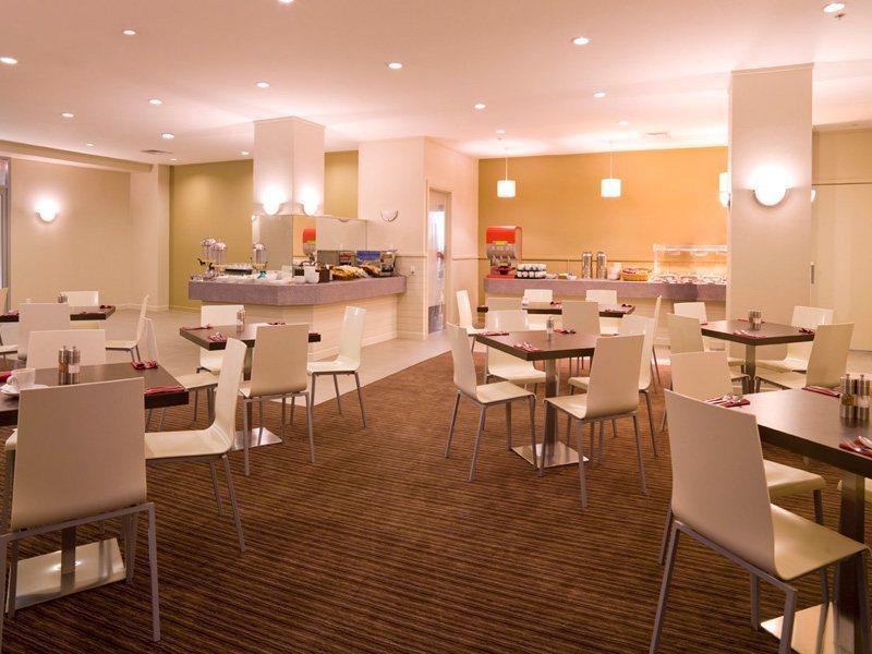 Travelodge Hotel Уелингтън Екстериор снимка