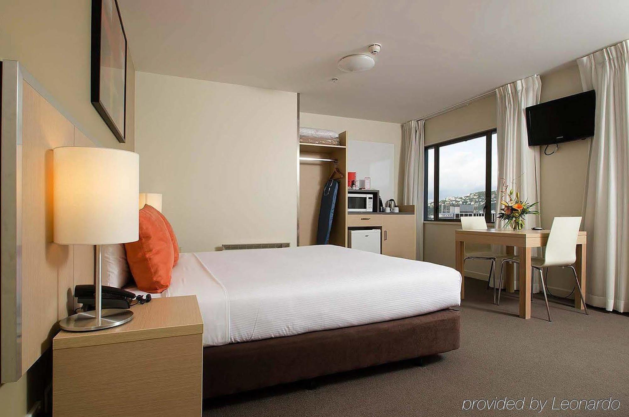 Travelodge Hotel Уелингтън Екстериор снимка