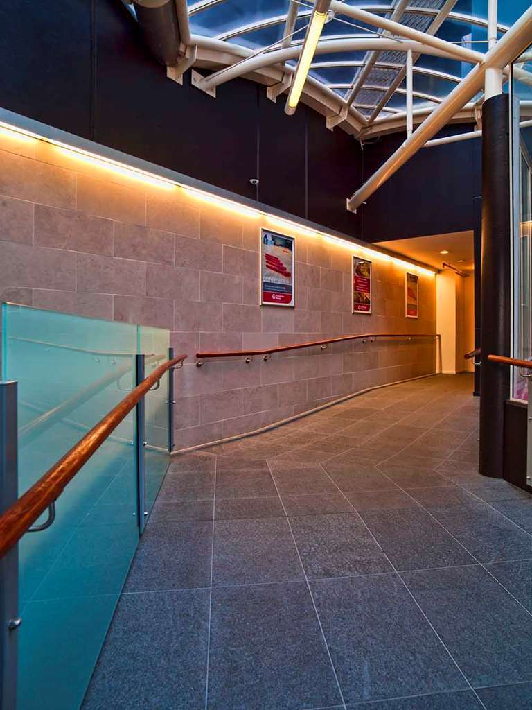 Travelodge Hotel Уелингтън Екстериор снимка